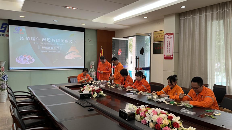 弘旭公司支工會舉辦“巧手慧心 香囊傳情”端午香囊制作活動(圖1) 弘旭公司支工會舉辦“巧手慧心 香囊傳情”端午香囊制作活動(圖1)