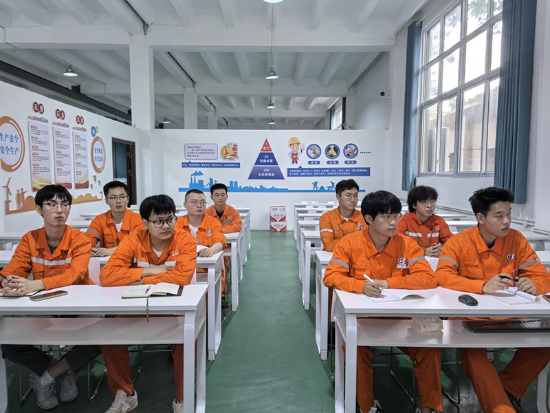弘旭公司開(kāi)展新入職員工安全培訓(xùn)(圖3) 弘旭公司開(kāi)展新入職員工安全培訓(xùn)(圖3)